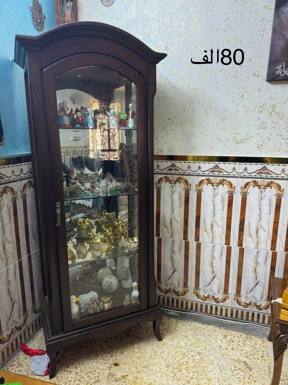 السلام عليكم عندي غراض للبيع
فاترينه زاويه 
فاترينه 
لوحه جلد 
لوحه مناضر طبيعيه 
حب فخار 
الأسعار موضحه في الصور
العنوان بغداد حي الرئاسه مال العبيدي 
الرقم واتساب ***********
