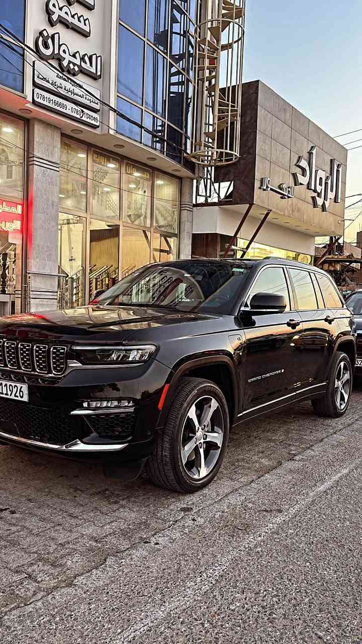 🚙 للبيع | Jeep Grand Cherokee 4xe Limited Plug-in Hybrid موديل 2023 🚙

فرصة مميزة لاقتناء واحدة من أفخم وأقوى سيارات الـSUV الهجينة.

✅ الموديل: 2023

✅ الفئة: 4xe Limited (Plug-in Hybrid)

✅ اللون: اسود

✅ التسجيل: بغداد

✅ الموقع: نجف

✅ الملكية: السيارة باسمي شخصياً

✅ الحالة: حادث خفيف كلش حافة الجاملغ والبنيد  في هيكل السيارة، والسيارة بحالة ممتازة.

أبرز المواصفات:

🔹 محرك 2.0 لتر تيربو مع نظام Plug-in Hybrid بقوة إجمالية 375 حصان.

🔹 ناقل حركة أوتوماتيكي 8 سرعات.

🔹 نظام دفع رباعي Quadra-Trac II.

🔹 إمكانية القيادة الكهربائية لتوفير الوقود.

🔹 شاشة لمس 10.1 بوصة تدعم Apple CarPlay وAndroid Auto لاسلكياً.

🔹 شاشة عدادات رقمية.

🔹 مقاعد جلد كهربائية مع تدفئة للمقاعد الأمامية.

🔹 مقود مدفأ متعدد الوظائف.

🔹 تشغيل بصمة (Keyless Entry & Push Start).

🔹 كاميرا خلفية مع حساسات أمامية وخلفية.

🔹 مثبت سرعة ذكي مع أنظمة أمان متقدمة.

🔹 نظام المحافظة على المسار، والتحذير من الاصطدام، ومراقبة النقطة العمياء.

🔹 مكيف أوتوماتيكي ثنائي المناطق.

🔹 مصابيح LED أمامية وخلفية.

🔹 مغلفه ppf بلكامل 

🚗 سيارة تجمع بين الفخامة، الأداء القوي، والاقتصاد في استهلاك الوقود، ومناسبة للاستخدام اليومي والسفر.

السعر 31 النجف, العراق
