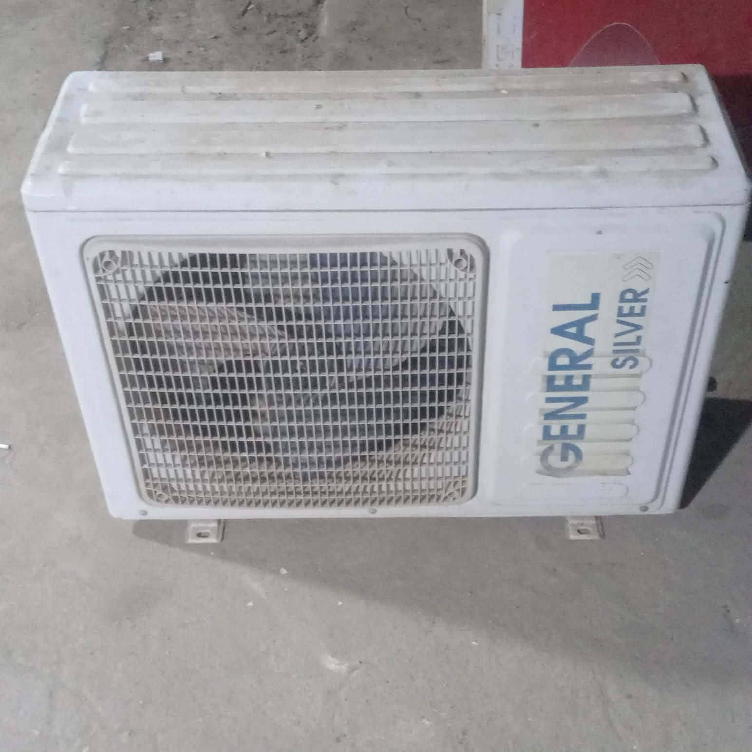 ***********
السلام عليكم خوان خارجيات للبيع عدد 2شرط الشغل حجم طن ونص فقط عوزهن شرط النظافه فقط عوزه غسل مكاني بصره بالموفقيه سعرهن 300قفابيع سوه شراي رسلني
