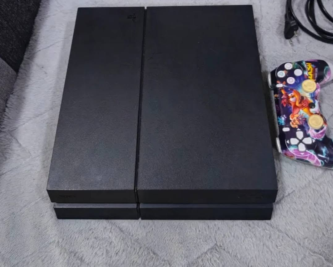 للبيع: بلايستيشن 4 فات (PS4 Fat) نظيف جداً بحالة الزيرو
الحالة: الجهاز لوك استيكر (ما مفتوح ولا مصلح نهائياً).

الملحقات: 

جوستكات اثنين (2) شغالات وبحالة ممتازة.

قرص لعبة فيفا 2020 (FIFA 2020) أصلية.

كرتونة الجهاز الأصلية.

جميع الوايرات والملحقات الكاملة.
سعره 225

المكان: البصرة - التنومة (قرب الجسر الإيطالي).

للتواصل والاتصال: ***********
