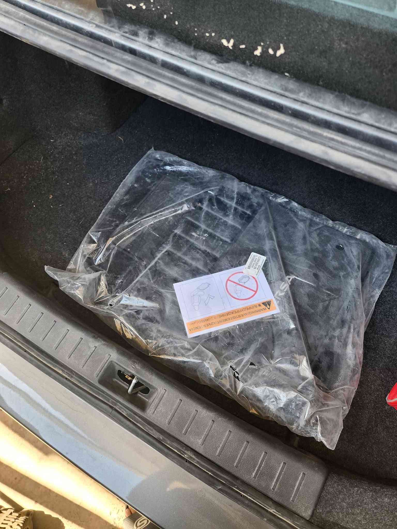 للبيع فيرسا 2025 
رقم كركوك شهداء سنتين وتتحول 
ماشية 650 ميل يعني بعدها زيرو 
ضررها چاملغ وبنيد صبغ بدون دواخل + رقم الشاصي بل صور
الراديترات بعدهن مالات الشركة يعني ماملعوب بيهن 
السعر 127 وبيها مجال وترهم مراوس حسب القناعة 
للاستفسار الاتصال ***********
