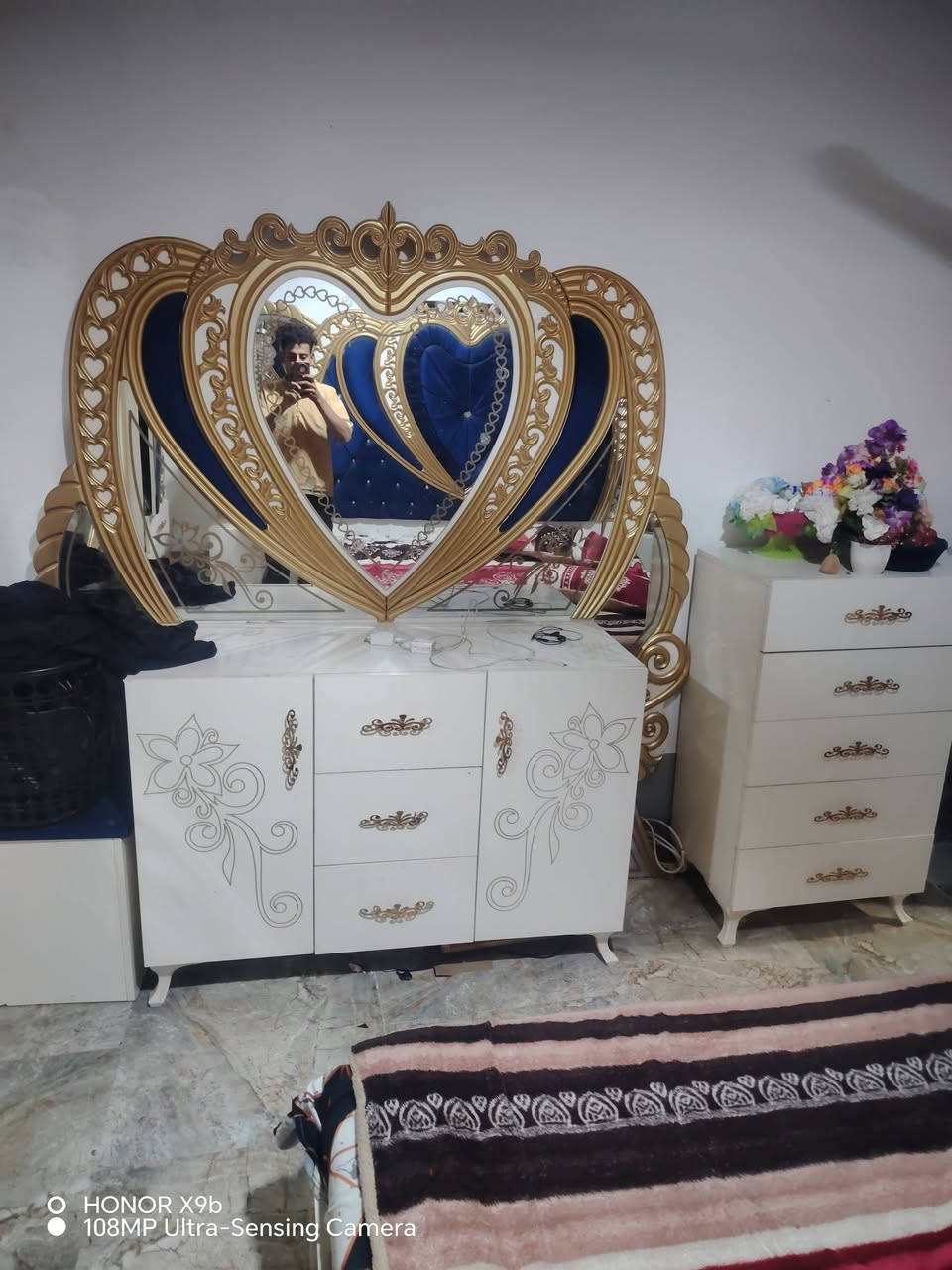 غرفه ٨ قطع • الديوانيه • للبيع
