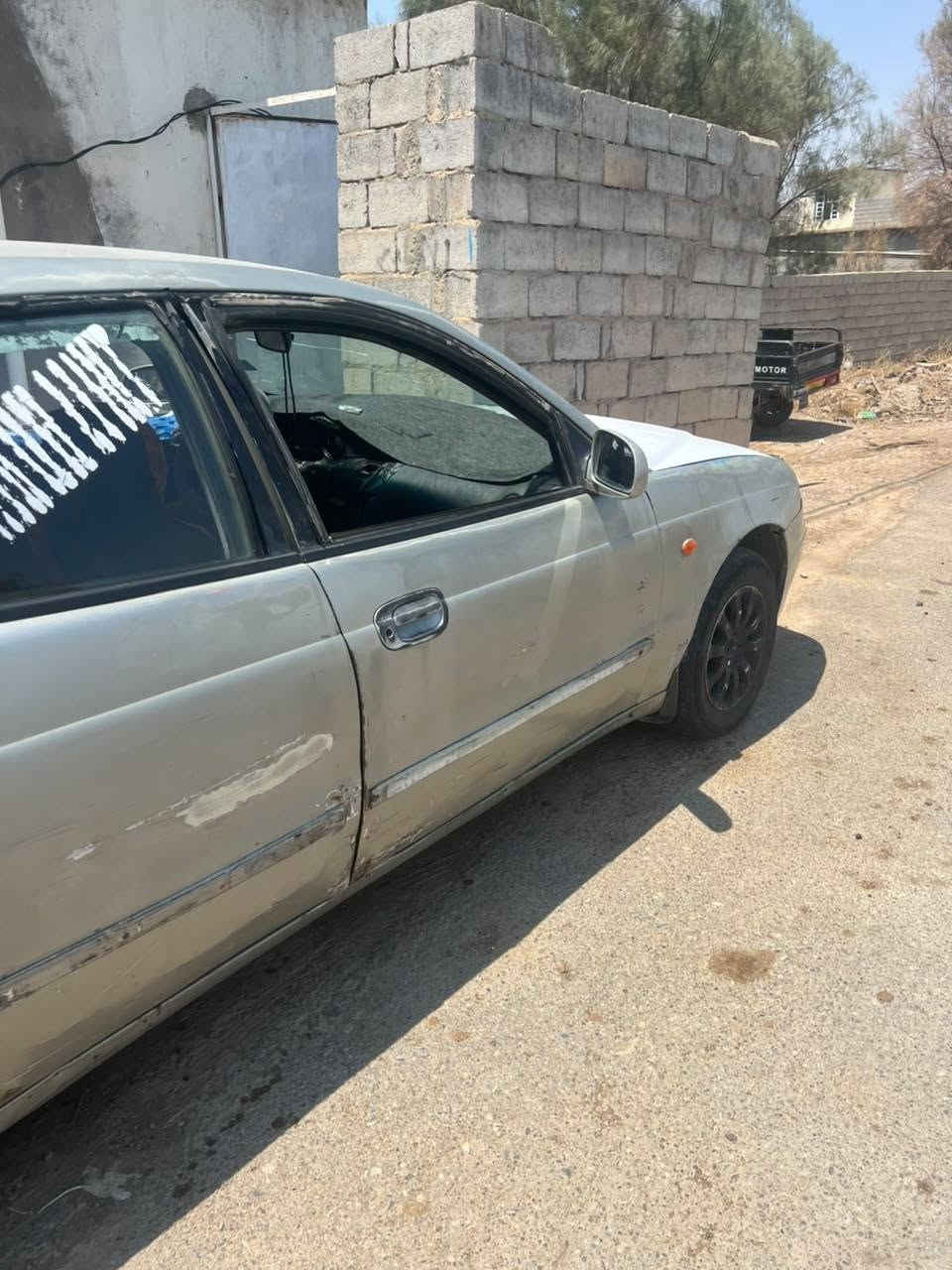 السلام عليكم ورحمه الله وبركاته عندي سياره نوع دايو موديل 2000 سنويه جديده لل 28 مشروع وطني كير وصدر بحاله جيده بخصوص المحرك بي تبخير بس مابي صوت ولا خشن ناعم يعني أنكول بدايت تبخير قليل المحرك 2000 مفتوح مو مسكر كير عادي سياره بلاديه بيه جراد شرط التحويل رقم صاحبه ومستمسكاته عندي وقريب عليه سكنه أو بيته السعر 19 وبيه مجال لشراي.  ملاحظه ماسنجر ماعندي بس واتساب او تتصل عل رصيد أو هذ رقمي *********** مكان السياره ديالى بعقوبة الخالص ناحية السلام
