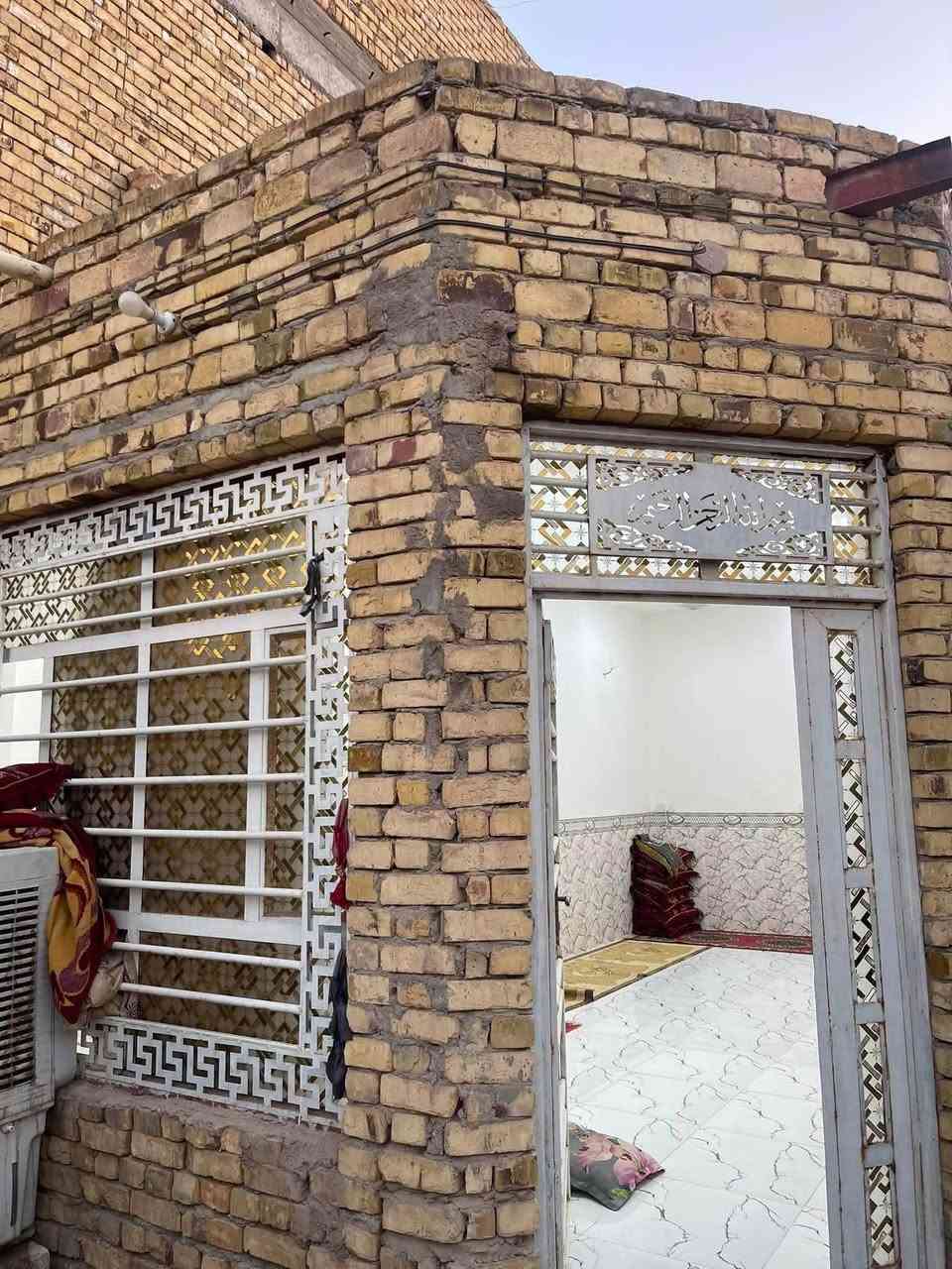 🏠 بيت للبيع – حي الوحدة الرابعة
📍 حي الوحدة الرابعة – قرب جامع الإمام الرضا
📐 المساحة: 150 م²
📏 الواجهة: 7.5 م × 20 م
🏗️ سنة البناء: 2023

🔹 غرفة نوم
🔹 استقبال
🔹 معيشة
🔹 مطبخ
🔹 منور
🔹 حمامات داخلية وخارجية
📜 طابو صرف

💰 السعر: 115 مليون دينار عراقي

📱 واتساب: ***********
