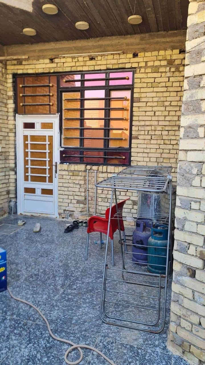دار للبيع رقم بية معاملة ع قرار 20
حي الجامعي مساحة ٢٠٠م 
‎طابق واحد 
‎مطبخ واستقبال وصاله ٢ غرف نوم و٣ صحيات و٢مناور  البيت جاهز مابي نقص للإستفسار. ***********
