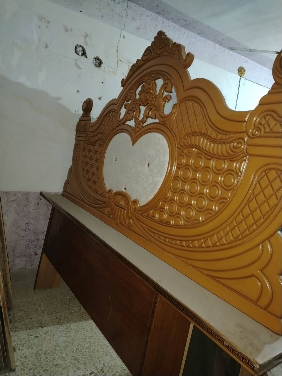 غرفه اخشاب للبيع جديده ما مشدوده ابد للبيع سعر 1000مليون اتصال على هذا الرقم *********** المكان النجف كوفه ناحية العباسيه منطقة الوهابي
