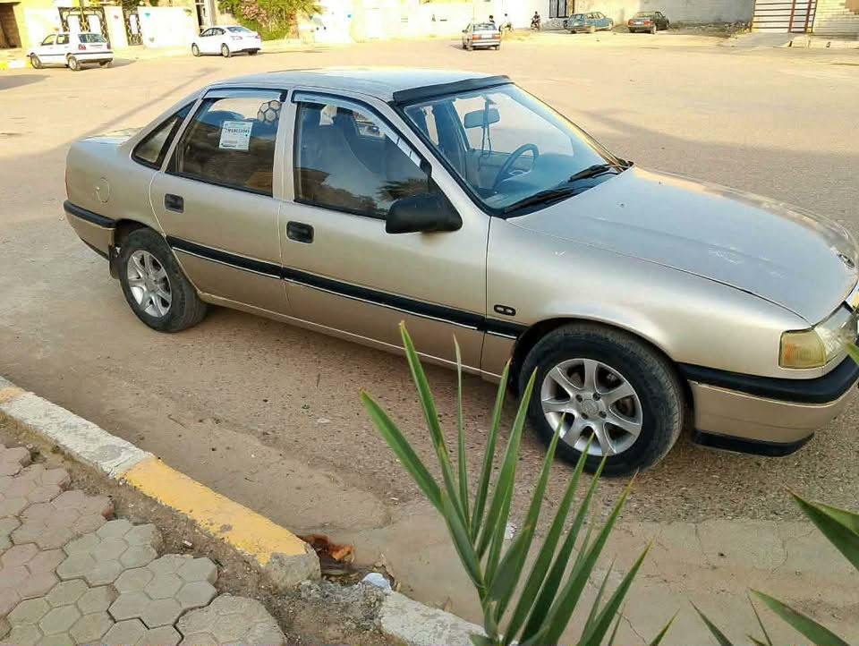 🚗 **سەیارە بۆ فرۆشتن (تەنها بە کاش / نەقد)** 🚗
🔹 **جۆر:** ئۆپڵ ڤێکترا (Opel Vectra)
🔹 **ڕەقەم:** سلێمانی (سالیانەی ۳ ساڵی ماوە)
🔹 **گێر:** ئۆتۆماتیک
🔹 **بارودۆخ:** زۆر پاک و ڕێکخراوە، مەکینە و گێڕی بە شەرتە و بێ کێشەیە.

💰 **نرخ:** ۳۷ وەرەقە (کەمێک مەجالی مامەڵەی تێدایە بۆ کڕیاری ڕاستەقینە)

📍 **شوێن:** [ناوی شارەکەت بنووسە]
📞 **ژمارەی پەیوەندی:** [***********1 تەلەفۆنەکەت بنووسە]
💬 **بۆ زانیاری زیاتر یان بینینی سەیارەکە، ڕاستەوخۆ نامە بنێرە.**
