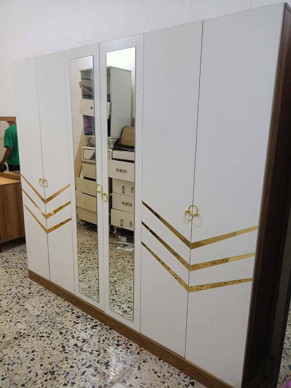 غرفة نوم تركي نضيفه جدا 
9 قطع مامستعمله بس منصوبه فقط 
السعر 500 الاستفسار *********** العنوان البصره المناوي
