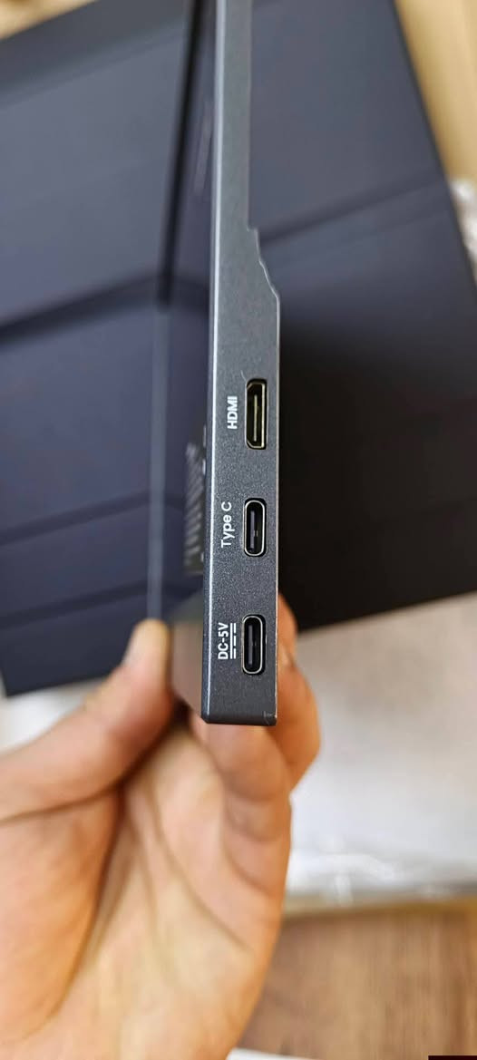 شاشة محمولة بحجم 15.6 بوصة 
من ماركة NSEOVS.
مواصفات أساسيةالنوع: 
شاشة محمولة (Portable Monitor)
الحجم: 15.6 بوصةالماركة: NSEOVS
طريقة التشغيل: تعمل عادةً عبر توصيلها بمنفذ Type-C أو USB مع الأجهزة المتوافقة.
السعر 90 الف 
التواصل ***********
