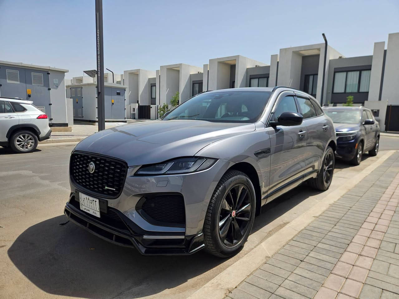 جاغوار F-Pace R-DYNAMIC • ٢.٠ لتر توربو • ضمان ١٠ سنوات