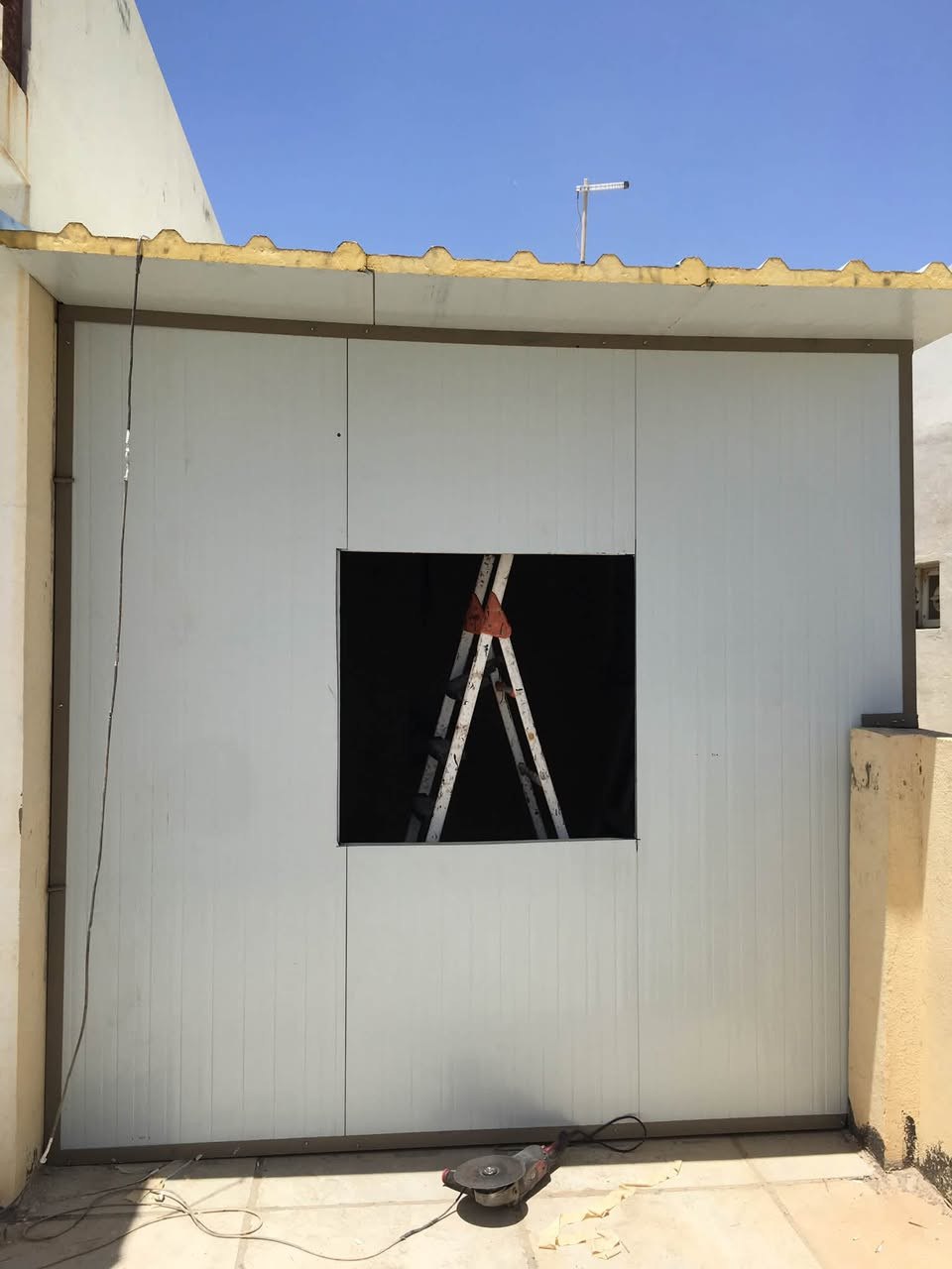 تم بفضل الله انشاء كرفان مخزن من سندويج بنل بطول٥ والعرض٣ في مدينة الرمادي مجمع الهندسي بسعر المتر ٢٢ الف اتصال***********
