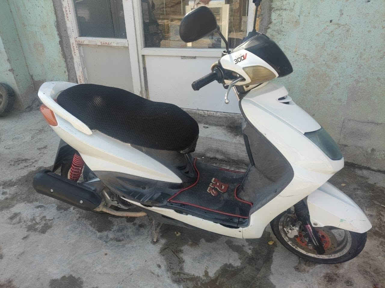 سلام عليكم اخوان دراجه سكنز نثيه للبيع دراجه نضيفه عنوان ديالئ بعقوبه ***********
