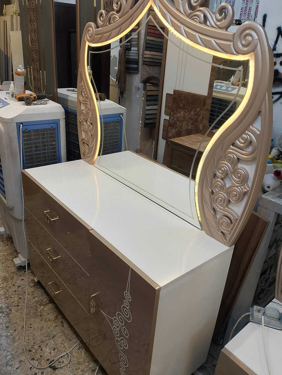 معرض اثاث الشكور غرفه نوم تركيه للبيع تتكون الغرفه من 10قطع نضافة الغرفه 90/100 عنوان موصل قادسيه قرب ملعب الأمواج تواصل خاص *********** اتصال *********** وتساب
