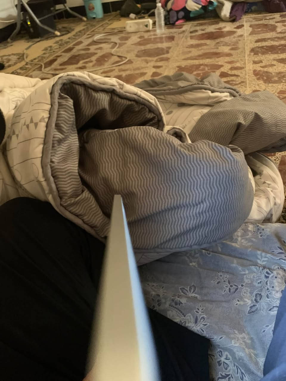 السلام عليكم ايباد 11برو m1مكفول ذاكره 128بطاريه 80 بي بس كسر بالكلاس ضمان سنه ما بي أي خلل سعره600بي مجال 
اكس ماكس مبدل شاشه وبطاريه فيس إيدي واكف ذاكره 256 الباقي مكفول. سعره 180مكاني بغداد 
رقمي ***********

نص مكتوب في الصور:
- ٣:٥٨
- حول
- القطع والخدمة
- تجمع Apple سجل تاريخ القطع والخدمة، ويعرض السجل معلومات عن هذا الـ iPhone وحالته وتفاصيل إصلاحه.
- معرفة المزيد...
- سجل تاريخ الخدمة
- البطارية
- غير معروف
- بصمة الوجه
- مشكلة
- الإثنين 21 أيلول 3:57 م 48% بحث Mohammed Yas MY 2 حساب حساب iCloud والمزيد اقتراحات حساب Apple نمط الطيران متوقف Wi-Fi غير متصل Bluetooth البطارية عام تسهيلات الاستخدام البحث الشاشة الرئيسية ومكتبة التطبيقات الكاميرا حول < iPad < 26.6 < iPadOS (الجيل الثالث) iPad Pro (11 بوصة) الاسم اسم الطراز رقم الطراز MHQT3LL/A الرقم التسلسلي P930MN47VG 0 122 847 4 128 غ.ب. 69.91 غ.ب. الأغاني الفيديوهات الصور التطبيقات السعة متوفر عنوان Wi-Fi B8:37:4A:BC:1F:84