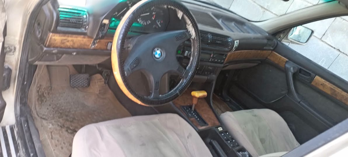 السلام عليكم بيئم 730 جاهزه مديل ٩٣ مفتوح
تبريد يشتغل
كهربائيات كلها شغاله
حداديه جديده
السعر ٢٥ او بيها مجال البصره ***********
