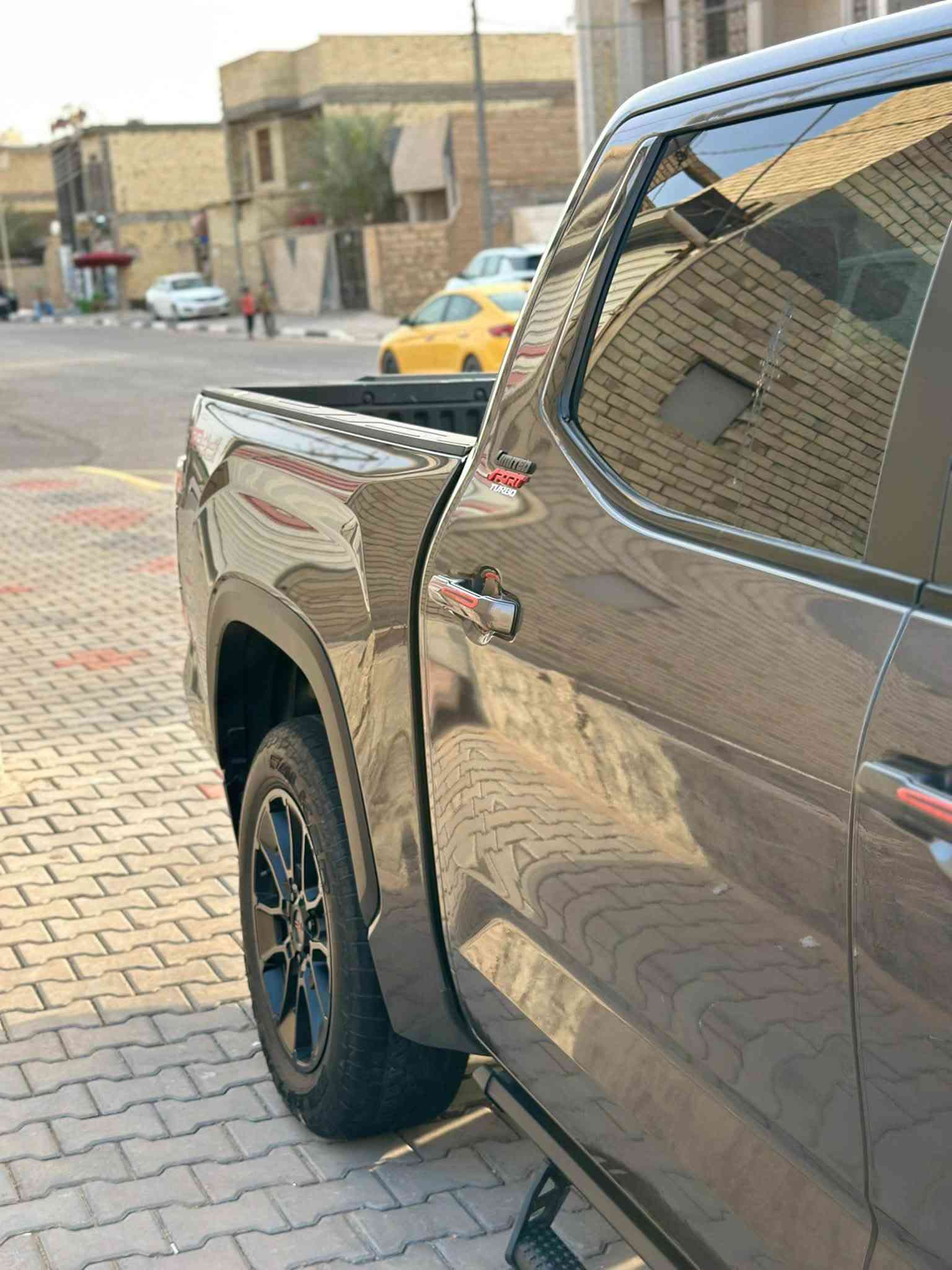 • نوع السيارة: تويوتا تندرا ليميتد
• الموديل: TRD  2024
• نظام الدفع: رباعي 4x4
• ماشيه  19 الف km
•بمحرك 6 سلندر سعة 3.4 لتر، تون تيربو يولد قوة تصل إلى 389 حصاناً.

💎ــسعر✅:: الــرد تلقائــي📮

مواصفات فول
كاميرات 360
كشنات تدفئة وتبريد
•ضرر
باب خلفي تعديل بارد
جملوغ امامي ربع بارد
البنيد مبدل اصلي وكاله ومصبوغ 
ايرباك سليم
رقم كربلاء

•ملاحضه
كلشي شارحلك بل منشور

رقم التواصل 📞***********
***********

