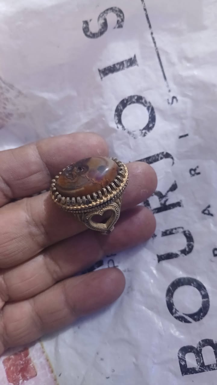 محابس نحاس واحجار كريمه اصليه سعر المحبس ٧ الاف  والحجر على خمسه تجي اشوفهن بعينك  ماعندي توصيل مكاني البلديات *********** موجود واتساب
