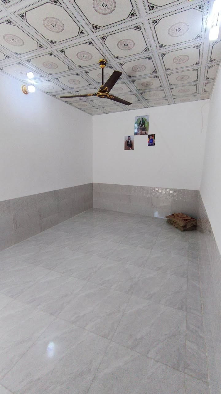 السلام عليكم
بيت طابو زراعي 110م طابقين/الطابق الرضي صحيات و استقبال ومطبخ وصاله وغرفه ومكشوفه  ومطبك الرضيه كله ماعده الحوش /الطابق الثاني /غرفتين وصالتين وصحيات.. العنوان/نجف مقابيل قريه الغدير بشارع المئسسئ سليم الخيريه   الرقم ***********
السعر 33مليون وبي مجال

