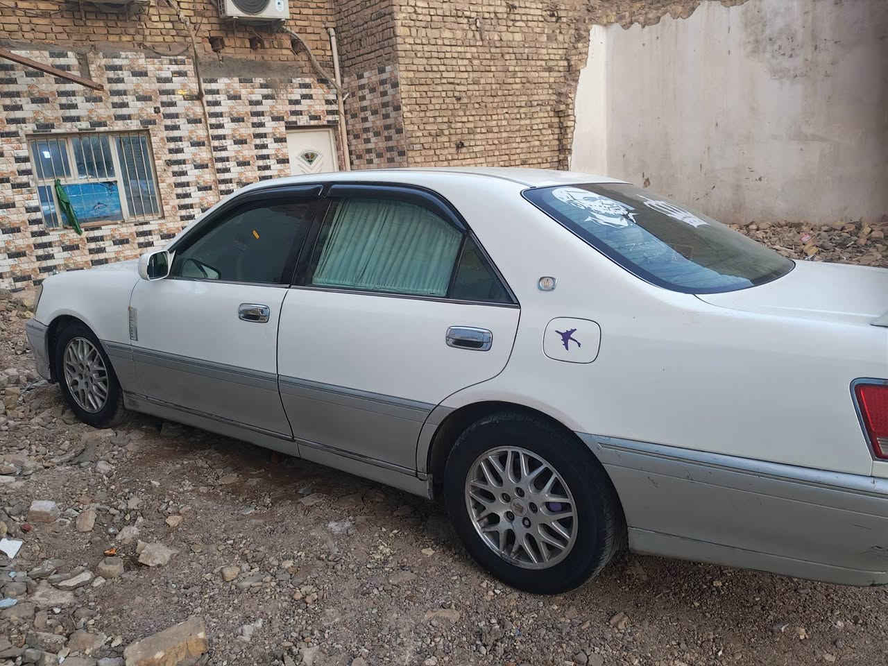 سياره ملكه البيع موديل 2000 مكفوله رقم سليمانية أصولي مكينه 2500 فيفيتي سعر 120 وبيه مجال رقمي *********** مكاني ميسان العمارة
