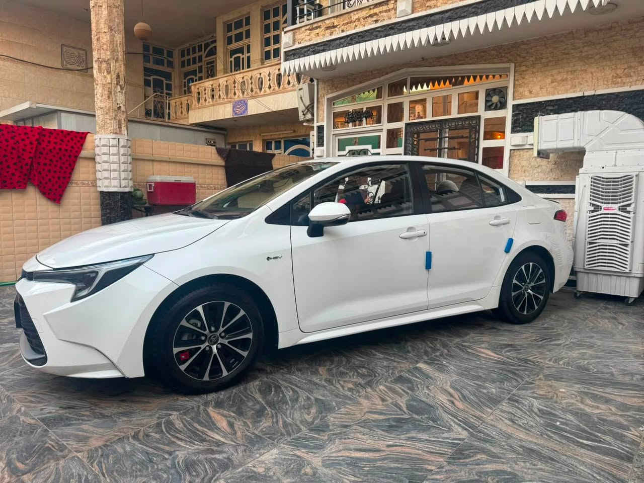 سلام عليكم للبيع كورلا هايبرد2025 HEV
رقم بغداد انكليزي تحويل مباشر
ماشيه:40 الف 
مواصفات:
* بصمة 
* الاضائة الامامية LED ولد نهاري وكشافات ضباب
* نظام طوارئ مانع انزلاق نظام GBS
* فتحه سقف  
* اشاير بالمري
* رادارات تحديد مسار 
* تنبيهة ورجوع عند الخروج عن الطريق
* رادار تحديد سرعة الشارع 
* رادار امامي مثبت سرعة وقوف ذاتي 
* مستشعر اصطدام 
* عدادات دجتال
* كامره خلفيه دوارة
* تحكم التبريد شاشه
* شاشة كبيرة 
* 8 وسائد هوائية 
* اوتو هولد
* سايد بريك بصمة 
* حساس ضغط الاطارات 
* جميع نوافذ السيارة اوتو
سياره مكفوله 
————————————————————————————
موقع السياره /بغداد الشعب 
السعر: 155💸💸وبي مجال بسيط👋🏻🤍
لاتصال والاستفسار: ‭***********‬
