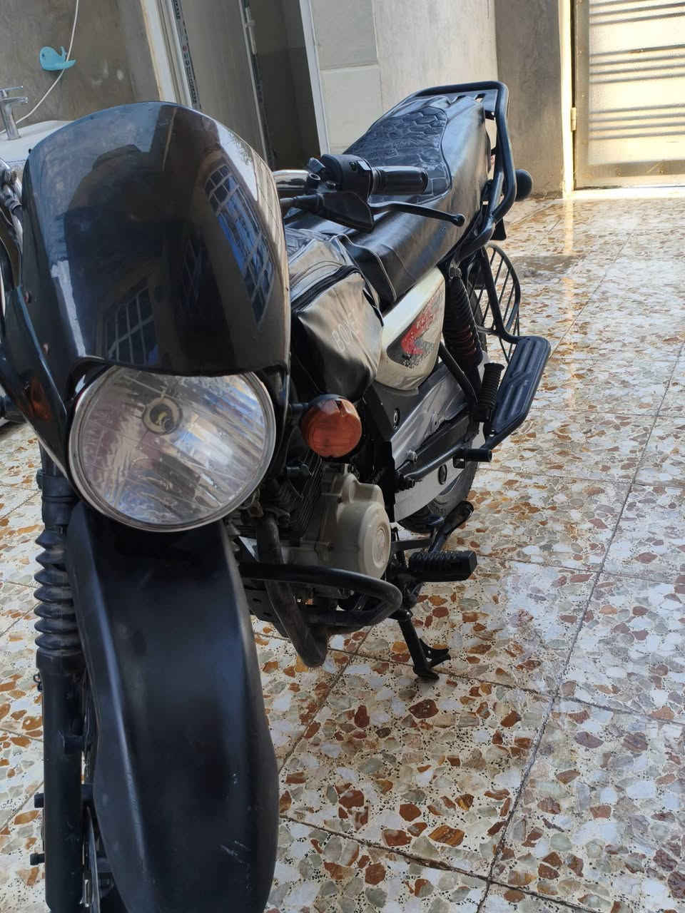 سلام عليكم دراجه بوكسر موديل 22اوراق اصولي دراجه بيه كم شغله طوافه مرات تشتغل سلف نكره. 
السعر مليون مكاني بابل حي العسكري ***********
