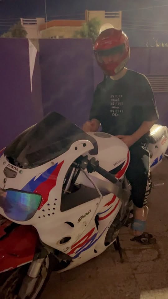 السلام عليكم
CBR 919
دراجه نضيفه وخير من الله نضافه كدامكم
مكينه شرط ما مفتوحه جيب فيتر وافحص 
دراجه عوزها باتري فقط وترتيبات خارجيه 

السعر مليون و400 وبيها مجال بسيط 
مكاني موصل الرشيديه 
واتساب فقط ***********

