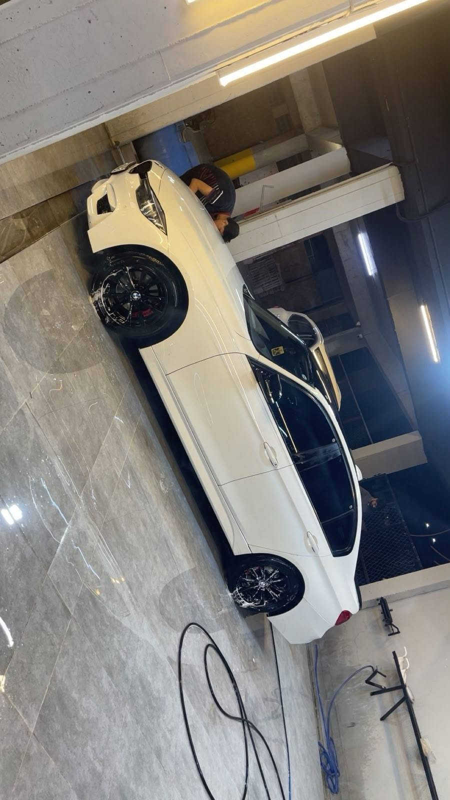 بي إم دبليو 320i • ٢٠١٧ • كت M كامل