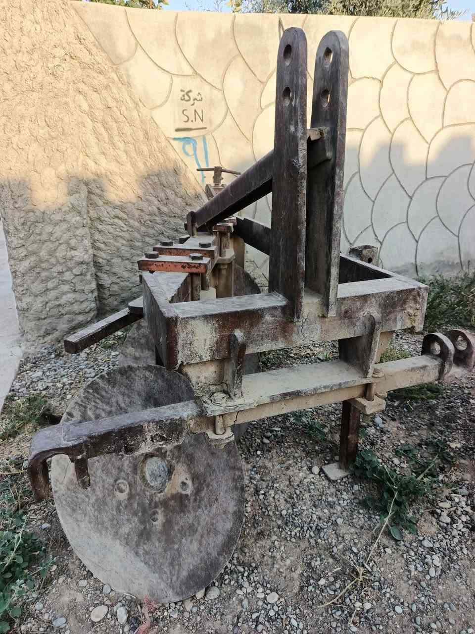 السلام عليكم. دسك ابو ال 3 للبيع نضيف جاهز للشغل طخم بوربرين جديد . الاستفسار ع هاتف. ***********
