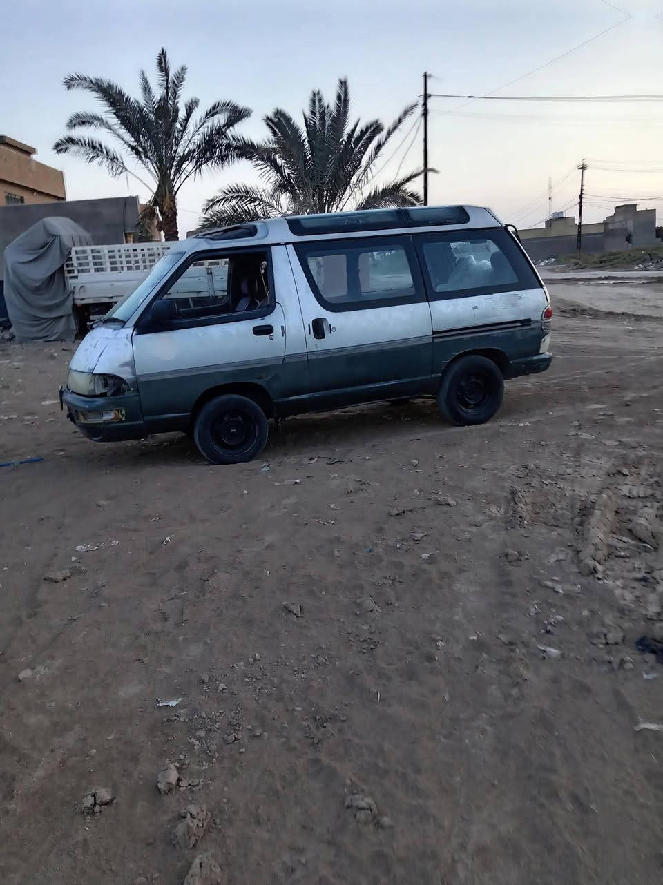 السلام عليكم سيارة تويوتا البيع موديل ٩٢ بسمي تخم تاير راديتر جديد بغداد حي اور سعر ٢٦ بيهه مال طيبين رقم الجوال ***********
