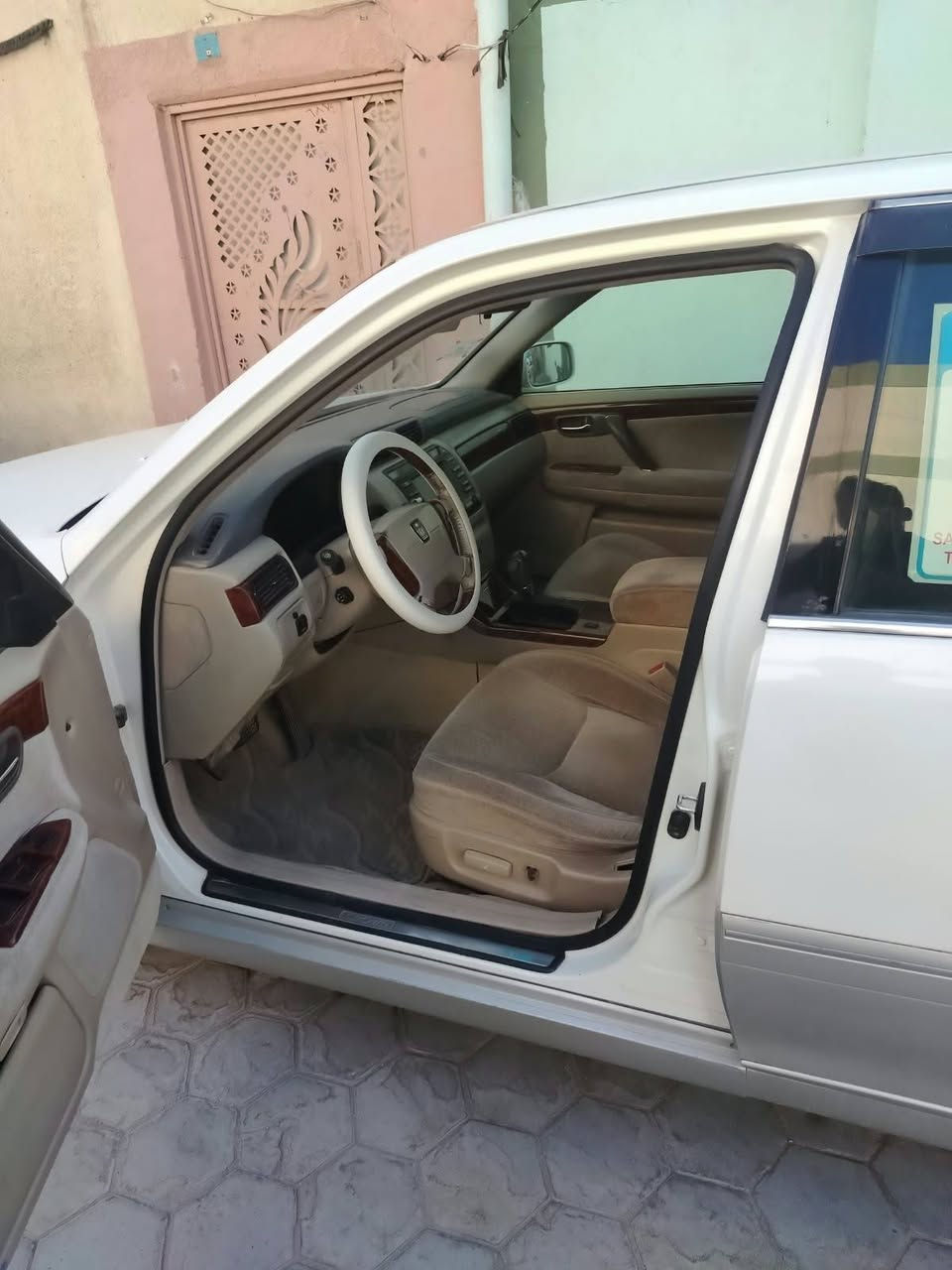 للبيع فقط
ملكه ٢٠٠٢ رقم بغداد نكليزي سنويه جديده كفاله من الكص ونقل جثه
كرستال اصل شاصي ٧٥ ديفور الجبير اصل محجل 
مكينه وكير وحداديه جديد
تبريد ثلج ❄️
ستيرن كهرباء. 
كشنات كهرباء.
مري شفط.
كامره خلفيه
شاشه بلوتوث
بك لايت كرستال
دمام خلفي
منضومة زنون عالي ناصي 
مكاني نجف
السعر ١٢٧ وبيه مجال بسيط
مكلف بالنشر اتصل بالرقم ***********

