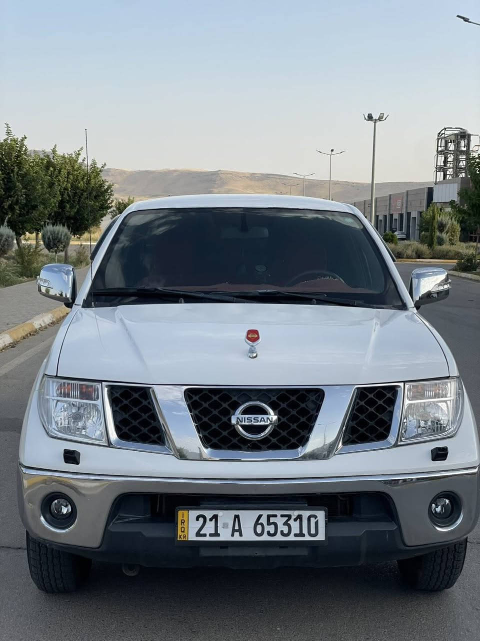سەرەتا بەناوی خوای گەرەو میهرەبان دانەری عەرزو ڕاگری ئاسمان
نیسان ناڤارا ٢٠١١ بۆ فرۆشتن 
سەیارەکە شانی دادەوە بەلای سایەقدا تەنها دوو پارەچەی گۆڕاوە بۆ پارچە ڕەش 
بۆیاخی پەڵە پەڵە هەیە بەڵام من بەکامل بۆیاخ دەیفرۆشم 
سەنەوی تازەیەو بەناوی خۆمەوەیە 
تەبریدو تەقەوڕەقەو عەکسلو کارەبایی بەشەرتی ئەوەی هیچ عەیبدار نەبێت 
گێڕو مەکینەی بەشەرت چرکەی تیا نیە 
چوار تایەی لۆکم خستۆتە ژێر 
سەیارەکە هی ماڵە
سعری 77 گەڵاو مەجالێکی برایانەی هەیە لە سلێمانیم 
موشتەریت تەلەفوون بکە جوابی کۆمێنت نادەمەوە لەگەڵ ڕێزی براتان 
***********
