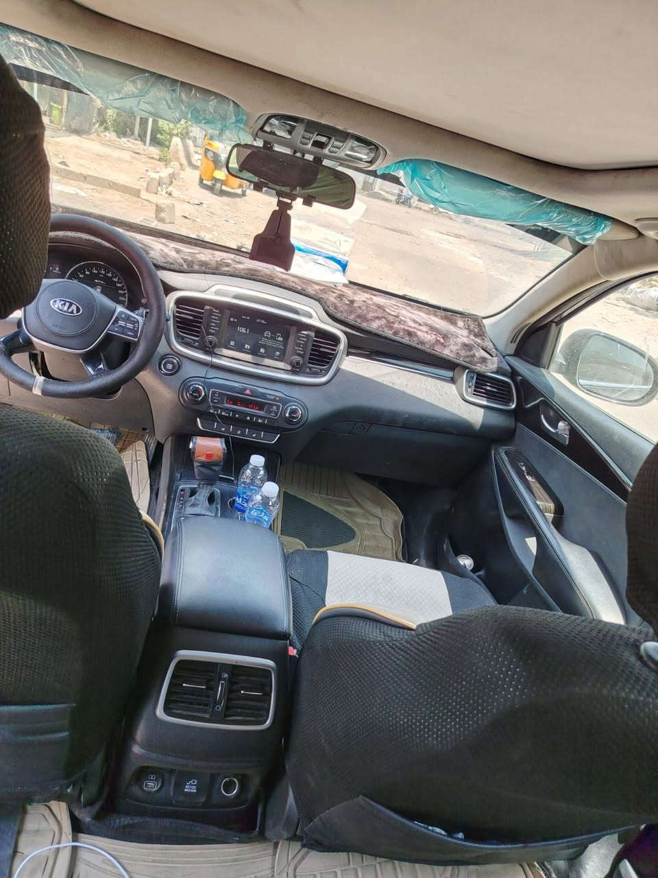 للبيع السعر 160 وبيها مجال 
السورنتو ٢٠ وارد امريكي gdi 6سلندر 
منظومة غاز جديدة ٦ لتر إيطالي 
٧ راكب 
فول مواصفات 
بانوراما 
بصمة 
٣ قطع تبريد 
كشنات كهرباء 
تدفئة كشنات
شاشة كبير كار بلاي 
رادارات امامي خلفي جانبي 
جلد اسود 
ماشية ١٣٨ الف كم 
سونار موجود 
السعر 160 بي مجال مكان السيارة بغداد شارع فلسطين 

***********

***********
