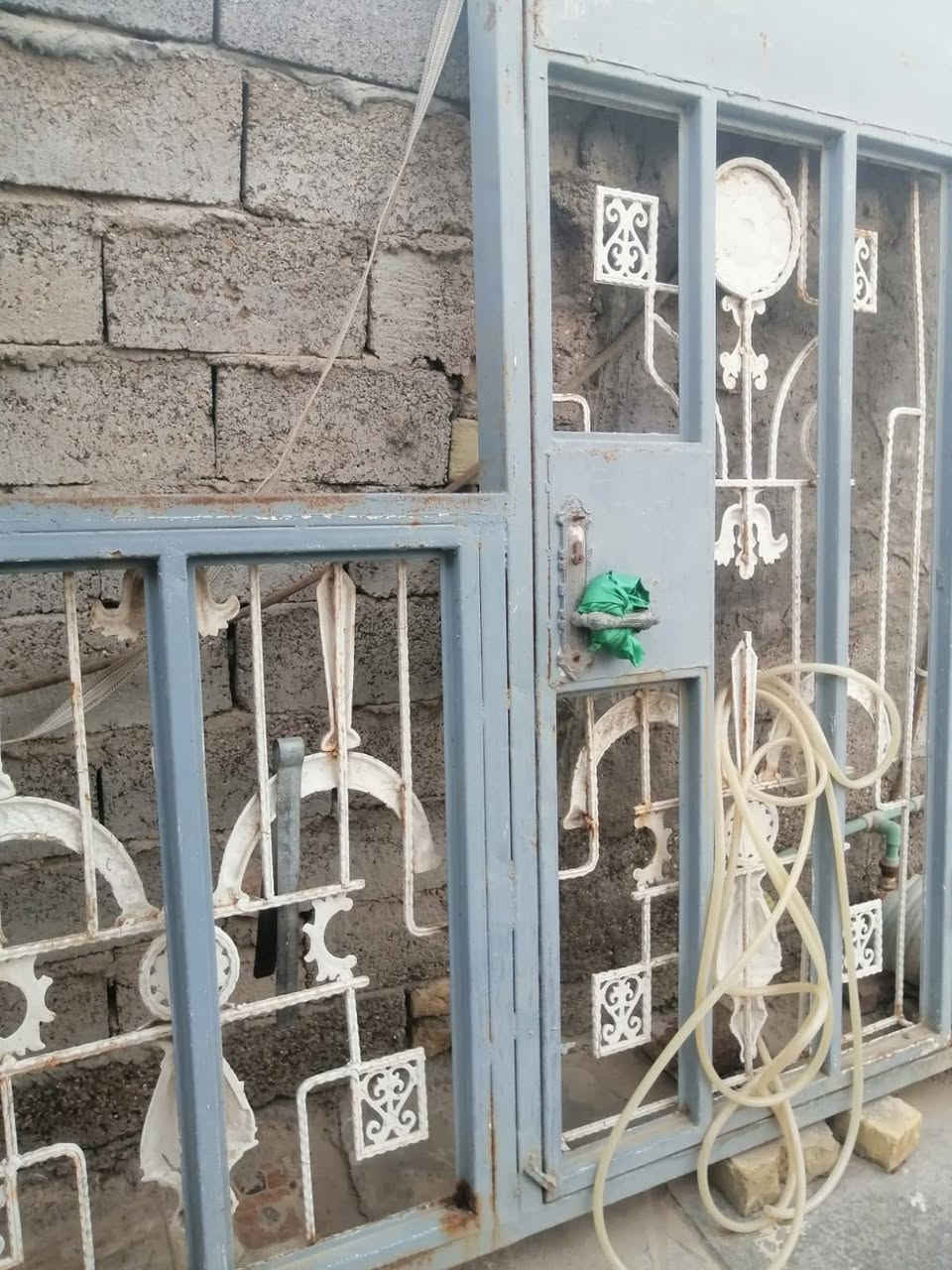 باب مع شباك للبيع التواصل على هذا الرقم 
*********** عمارة, ميسان
