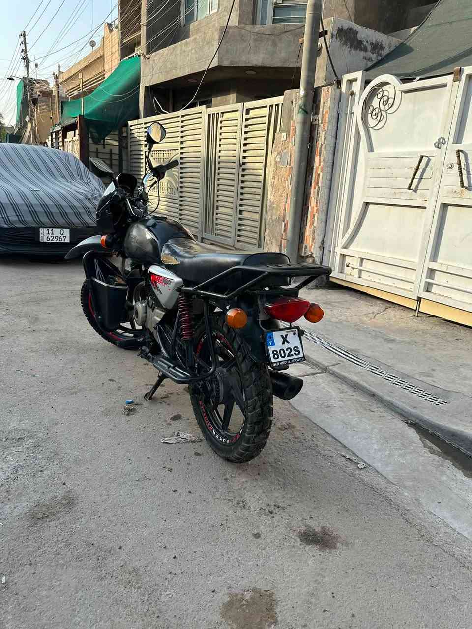 السلام عليكم دراجه بوكسر للبيع الدراجه يحتاجلها تجفيت وهيه شغاله بس يحتاجلها الباقي  مابيها شي الكهربائيات جديده السعر 800وبيها مجال المكان بغداد أعلام السيدية للتواصل على هذا الرقم ***********
