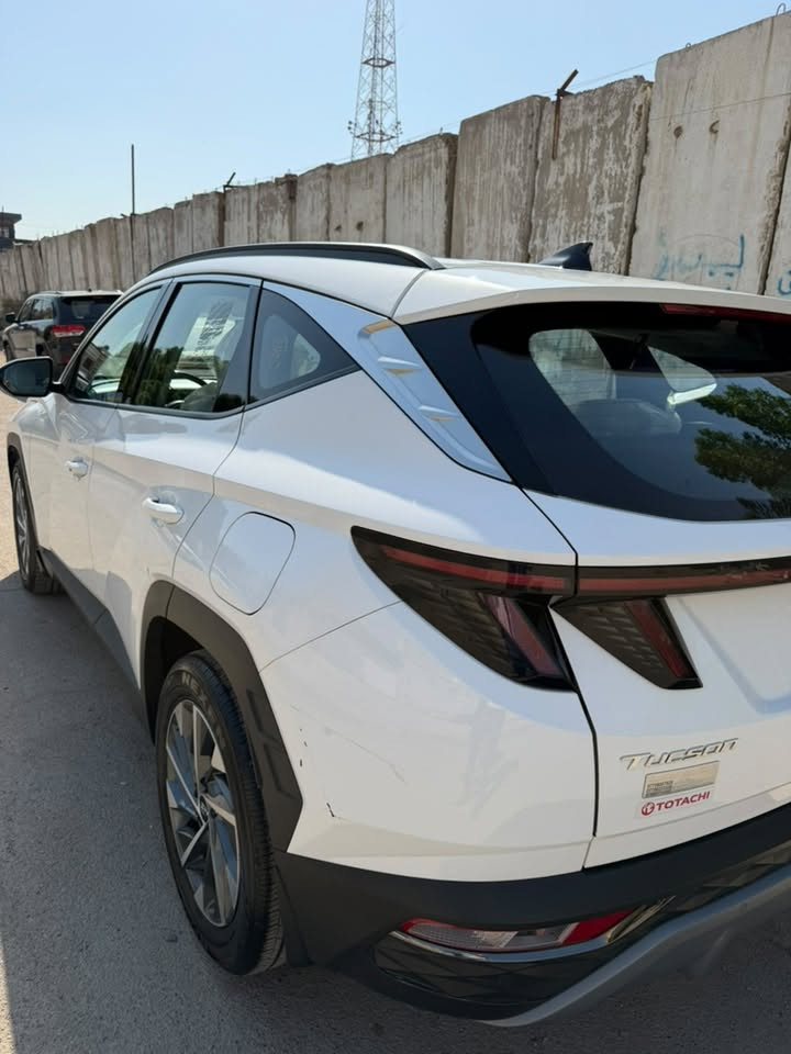 توكسان خليجي ٢٠٢٤
طخة بالباب خلف السائق 
و شخط بالبنيد والتكمة (موضح بالصور )
موضح بالصورة
ماشية ٧١ الف
محرك وكير مكفول بلاد
🔑 مفتاح التشغيل بصمة 
🔑 تشغيل عن بعد 
📍حساسات أمامية 
📍حساسات خلفية
🛞 حساسات ضغط الاطارات 
✨️ المرايا قابلة للطي كهرباء 
🌧 ماسحة خلفية 
🎈عدد AIR BAG 2
🚗 هاند بريك بصمة 
🚗 ا ABS 
🖥 دشبول شاشة ديجيتال 
🖥 شاشة Apple Car play 
📷 كاميرا دوارة 
🛣 مثبت السرعة Cruise 
🎶 ا Bluetooth / USB 
🔋شاحن هاتف Wireless 
⚡️مخرج منفذ الطاقة 
🔍فحص نظام السيارة 
❄️ قطعتين تبريد  
🚘 أوضاع القيادة Drive Mode 
🚘 ا ECO / NORMAL / SPORT 
🚘 أوتو هولد Auto Hold 
🪟 بردات أبواب خلفية 

السعر ٣٠ مليون 
للاتصال *********** (اتصال فقط)
