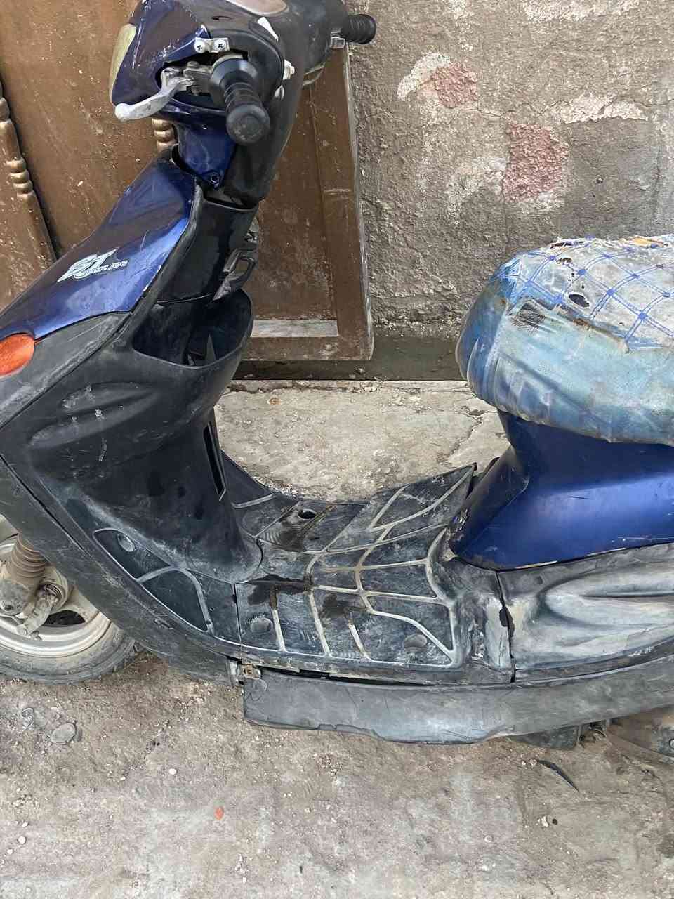 سلام عليكم دراجه بيجي ٩ للبيع الدراجه شغاله فقط يرادله تنضيف كابريتر  السعر ١٥٠ قفل العنوان بغداد دوره شارع ستين ***********
