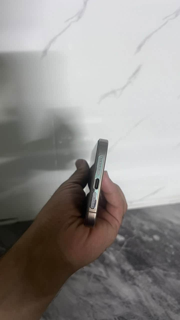 آيفون ١٦ برو ماكس • ٢٥٦ • بطارية ٩٩