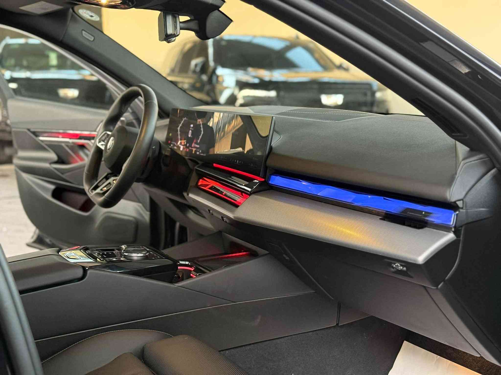 🇩🇪BMW.530i🇩🇪
2026
بانوراما 
خمس كامرات
لون نيلي 
داتا شو 
ويل عروش 
امريكية كلين تايتل 
العداد :10000m
📍بغداد معارض جكوك قرب بوابة بغداد الكاظمية 
للتواصل:***********
