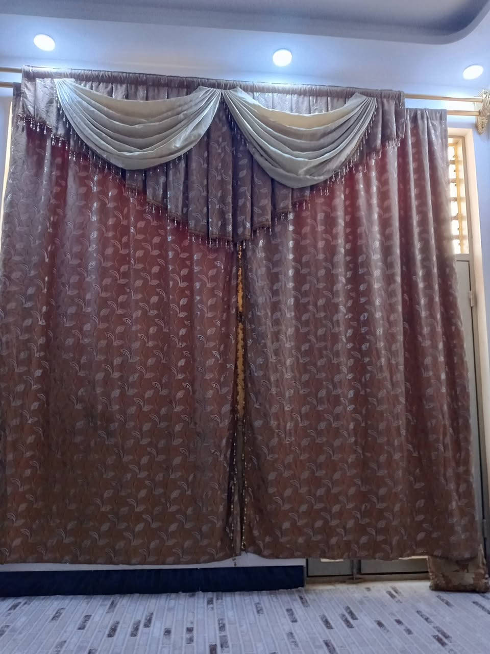 أغراض للبيع للاستفسار على الخاص او على الرقم ***********
