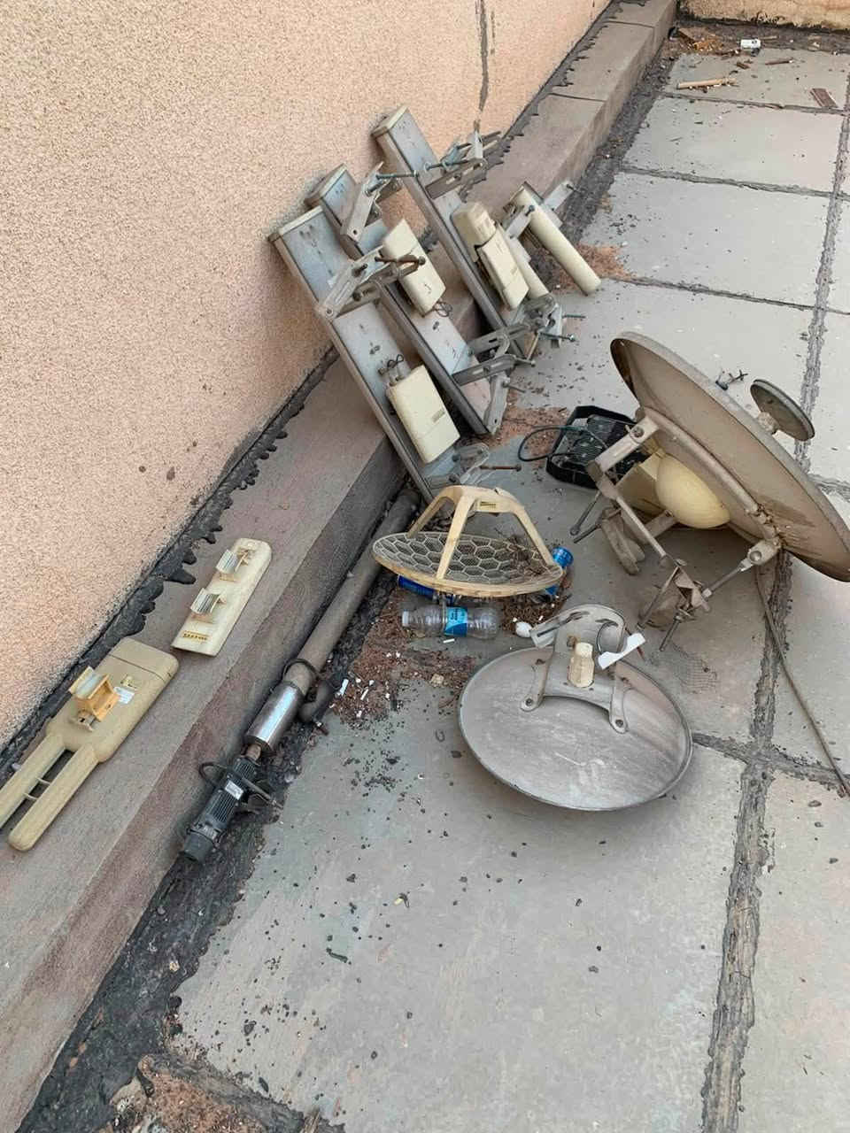 سلام عليكم غراض للبيع
سكترubnt عدد 3 
سكتر مني ubnt عدد 2
912 ب عدد 4
روكت xw 
روكت xm
دش 30 ب 
نانو m5 ب 
بور سبلاي ب 
باج بنل ب 
سسكو 2950
متل او امني مايكروتك
Lh5 

‭***********‬
