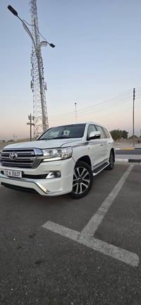 لاند كروز • ٢٠١٧ • V8