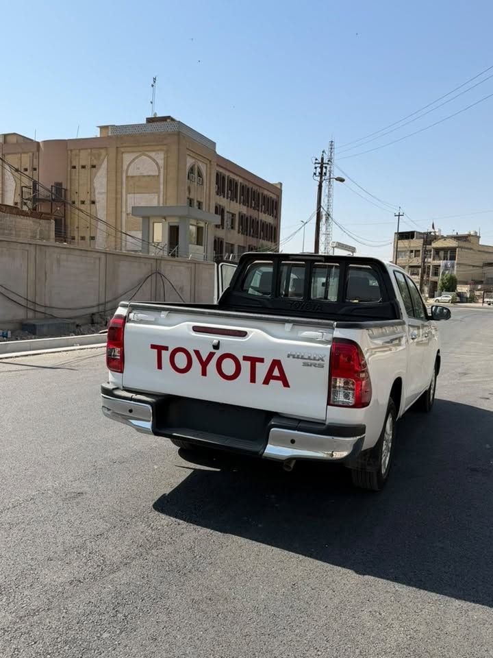 تويوتا هايلوكس كويتيه موديل 2025 .
ماشيه صفر زيرو 
البارحه طلعت من الشركه 
الداخل احمر 
محرك 4 سلندر 
كير أوتوماتيك 
تترقم بغداد ( معامله كامله )
وباقي المواصفات المعروفه 
السعر 296 وبيها مجال للشراي
العنوان بغداد الشعب
الرقم : ***********
