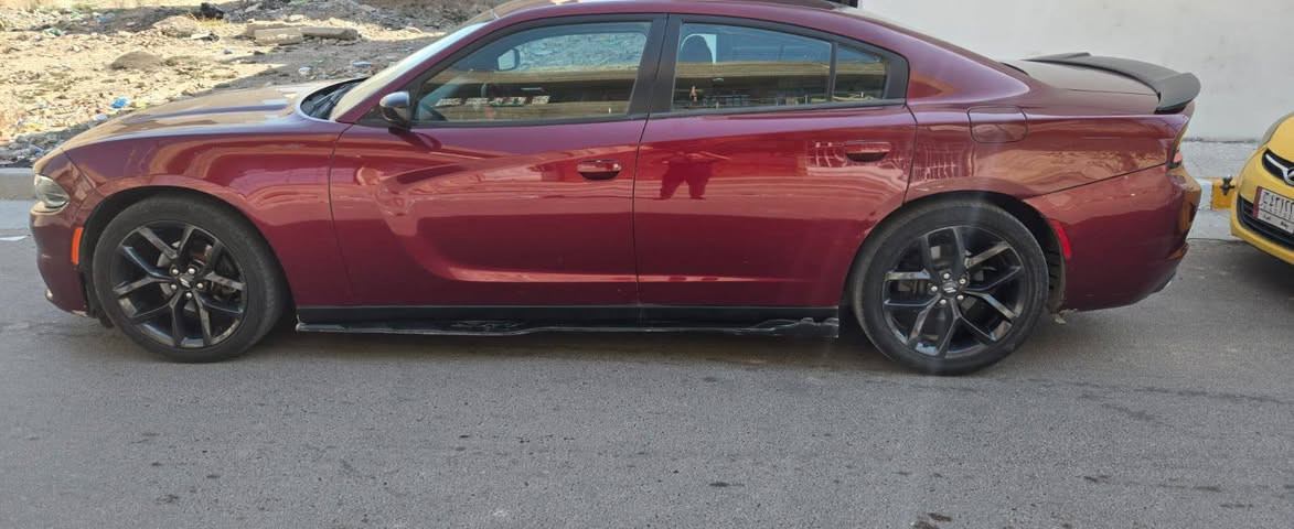 جارجر sxt
الون احمر كرزي 
اتلاث قطع بيها 
مديل ١٩ 
ماشية ٢٠٠ كيلو 
المكان الشعب 
السيارة جاهزة من كلشي 
صدر جديد كير وميكنة مكوفلات 
تبريد ثلاجة 
السعر ١٧٥
للتواصل ***********
