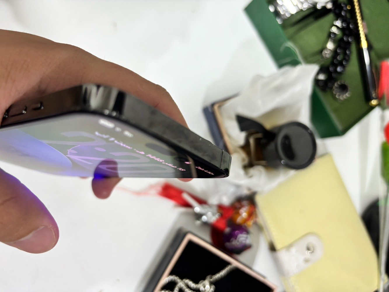 📱 للبيع: آيفون 14 برو (iPhone 14 Pro)
لمواصفات والحالة:
مفطور الضهر اثر وكعه
 الذاكرة: 128 جيجابايت
 الاتصال: شريحتين (Dual SIM)
 الشاشة: مستبدلة (درجة أولى وشغالة بدون أي مشاكل)
 البطارية: مستبدلة جديدة (أداء ممتاز 89%)
 الحالة العامة: الجهاز شغال وصافي، كفالة فحص قبل الشراء.
الجهاز مابي اي عطل او مشكله 
مراوس مع ايفون انضف واحسن فقط
للبيع قيم بتعليق عجبني بعت ماعجبني ابقي يمي 
*********** بي واتس الشراي يراسل او يتصل وشكرا
موصل كوكجلي