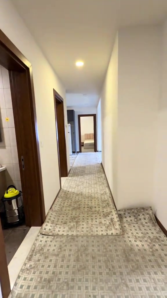 شقه موثثه للايجار في مجمع الروان السكني الموقع بغداد حي الحسين قرب شارع مطار بغداد الدولي مساحه 200 متر تحتوي على 3 غرف نوم وصاله عدد2 ومطبخ متكامل وصحيات عدد3 وهول داخلي وبالكونات عدد3 المجمع متكامل من كل النواحي للاستفسار اكثر ***********                           #مجمع_الروان_السكني #creatorsearchinsights #عقارات_بغداد #مجمعات_سكنية #شقق_فاخرة ايجار 

