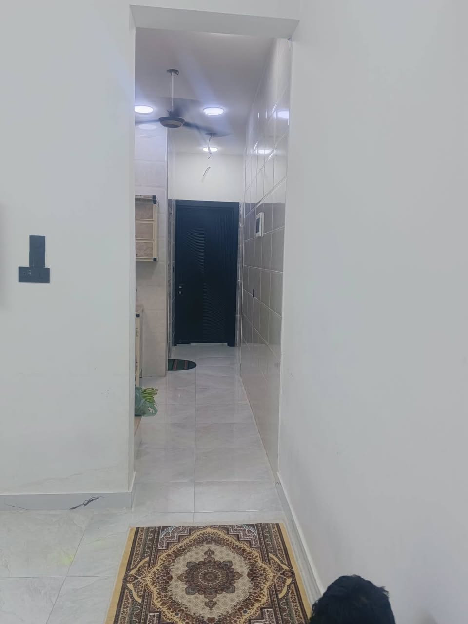 السلام عليكم مرخصةمديرالاكروب المحترم بيت  جاهز تسليم مفاتيح اي نقص مابي ٧٠متر طابق واحد زراعي   الواجه ٤ ولنزال ١٧ وربع خدمات كامله مجاري وتبليط مقرنص كهرباء انترنيت ضوئي مولده ذهبي مستعجل على بيعته رجان جيك سعار المنطقه وتعال للاستفسار*********** حاليا وصل كتاب التطويب تعال وشوفه بعينك
