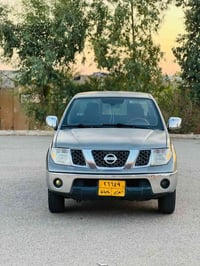 نیسان ناڤارا مۆدێل 2008 بۆیاخ عام لەسەر کالبوونەوە سەیارەکە خاز و بەنز...