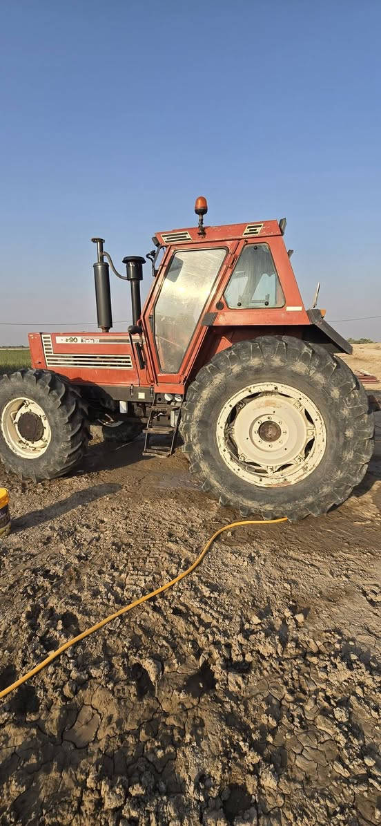 يالله السلام عليكم للبيع مكينه فيات 160 نص اوتماتيك 
فول مواصفات تبريد تخم تاير جديد ويل برماخ جاهزه 
للعمل المكان واسط النعمانيه للستفسار الاتصال ***********
