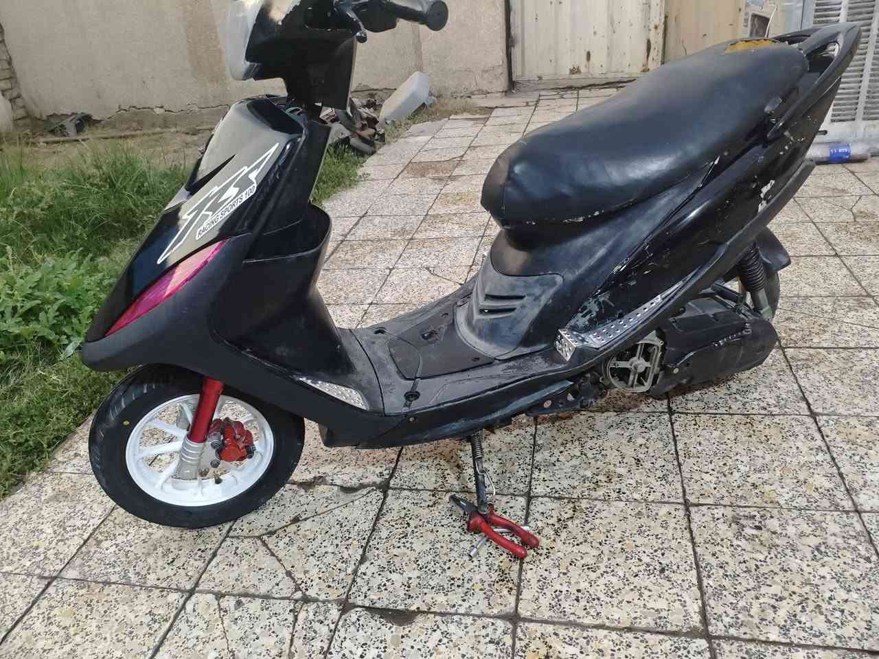 سلام عليكم دراجه ماكس عدله للبيع دراجه شغاله نكره سلف وهندر والدراجه شلعه ومعدل طيران مكينته كفاله لا نضوح لا تبخير ولا صوت دراجه كامله من كلشي كهربائيات لايت عالي ناصي بك لايت وأشاير كرزي كله كامل وبيه تزويد كلش حلو بيه صدر امامي كرزي وياله مشيف جدد تايرات جدد وصالنصه رياضي سعر 400 وبيه مجال مكان بغداد الدوره رقمي ***********

