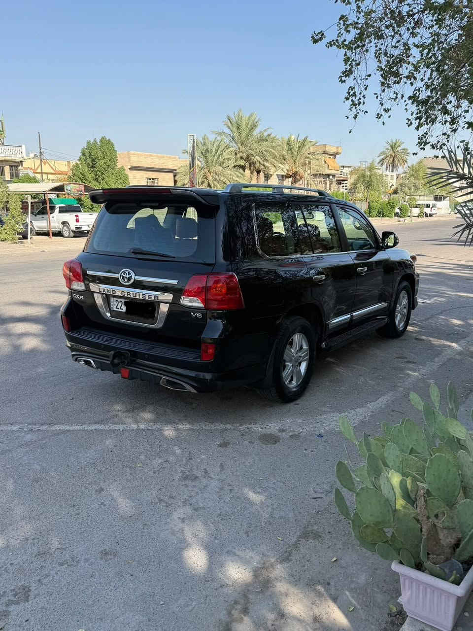 السلام عليكم
لاندكروزر ٢٠١٣ بحريني 
مكفولة من الصبغ والتبديل 
رقم اربيل باسمي هزة جديدة 
مكان السيارة بغداد الاعلام 
السعر ٣٣٠ ورقة وبيها ومجال 
للاتصال: ***********
